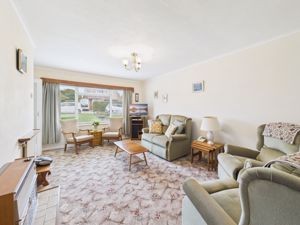 Sitting room & view to front- click for photo gallery